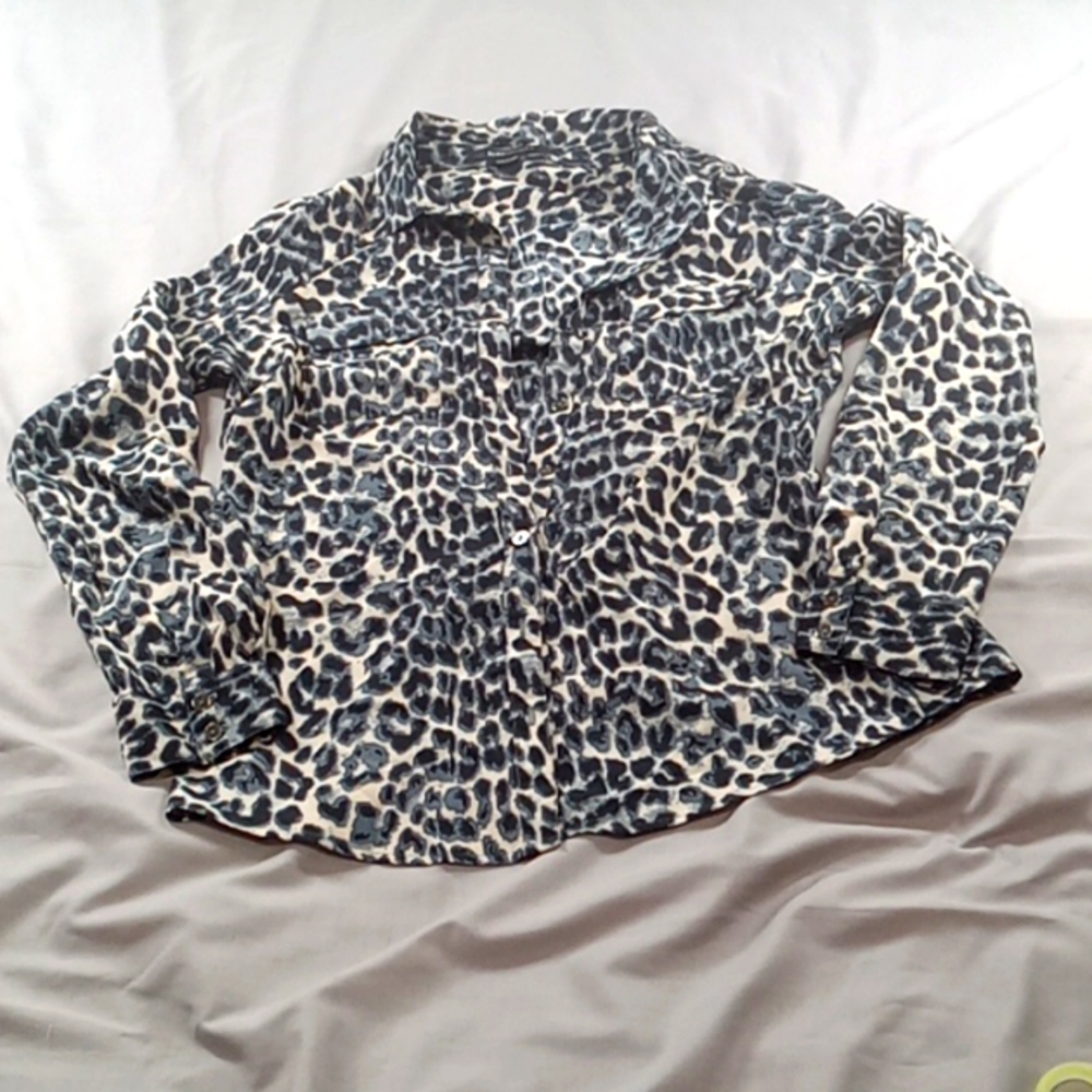 BCBGMAXAZRIA Womens MEDIUM Shirt Top Blouse Animal Print Preowned USED Casual